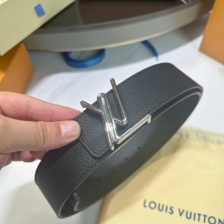 replica Louis vuitton Classic New Belt 3026