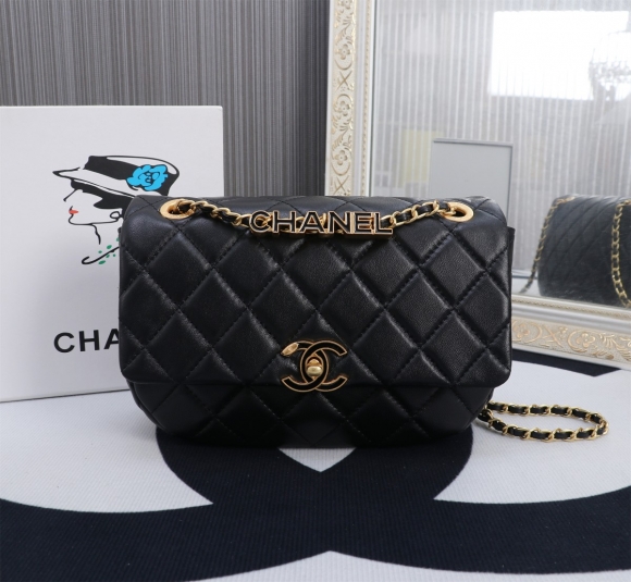 Chanel 2024 SS's latest early spring fashion show classic diamond grille bag 8863 black color