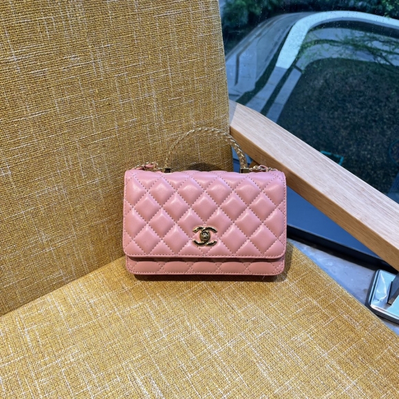 Chanel 24s New Handheld Wealth Bag 3212 pink color