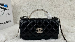 Chanel 24p woc pearl grip 511 Black top-grain oil-waxed leather bilayer