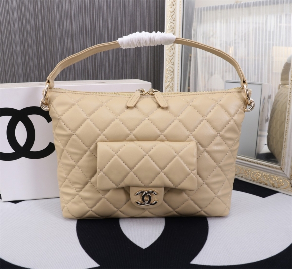 Chanel 23b new hippie hobo 8856 cream color