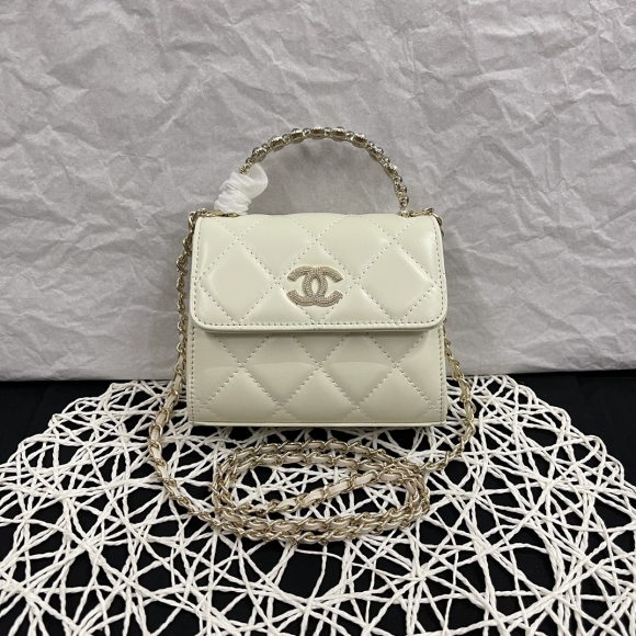 Chanel 24p woc pearl handle 765 cream color