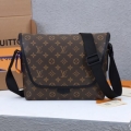 Replica Louis Vuitton Magnetic Messenger Bag Lv