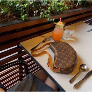 Replica Louis Vuitton Monogram Canvas Croissant Pm M51511